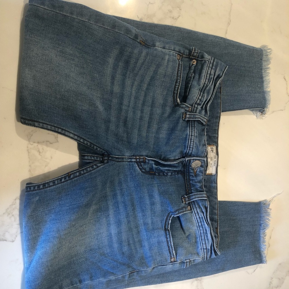 Free People size 27 cropped frayed jeans